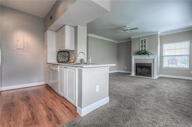 11610 Tomahawk Creek Pkwy — Photo 10
