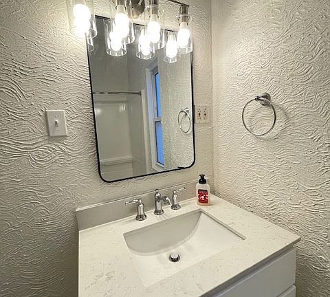4th image of 109 Watkins Ave #1