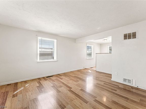 4th image of 2828-2830 Cromwell Dr