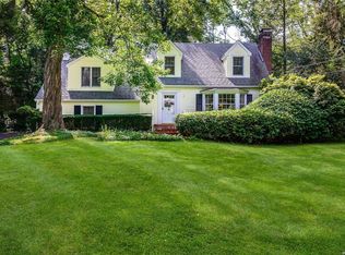 4 Kennedy Ln, Cold Spring Harbor, NY 11724