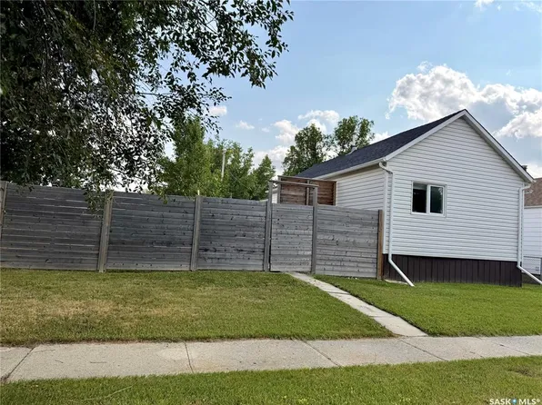 306 3rd AVENUE E, Rosetown, SK S0L 2V0