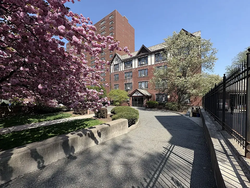 583 MT. Prospect Gardens