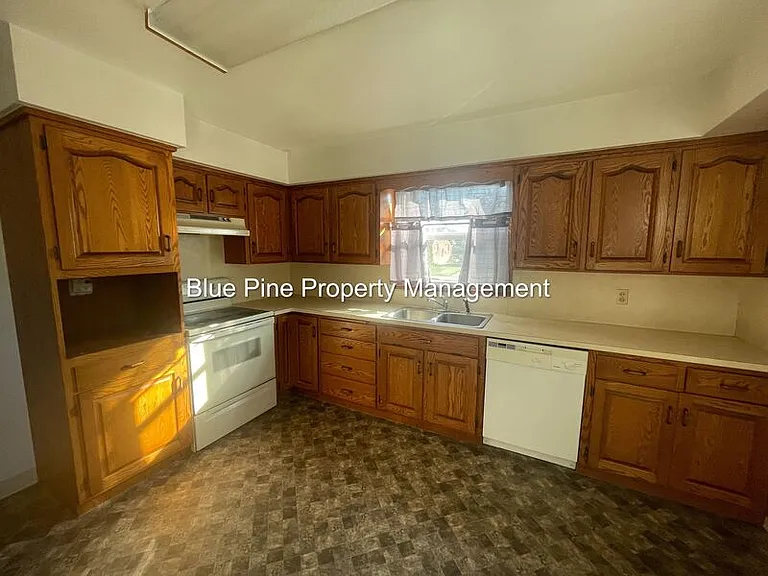 960 Homer Ave — Photo 4