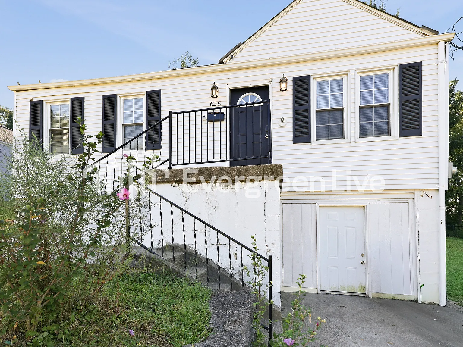 3 bed, 1.0 bath, 1152 sqft, $1,495 — Photo 1