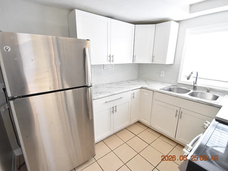 1254 Grove St #B — Photo 9