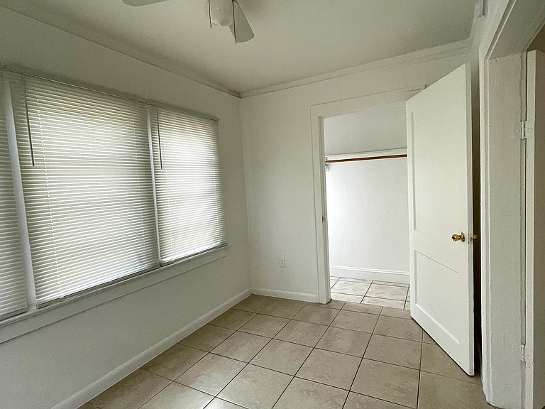 1011 SW 4th St #4 — Photo 7