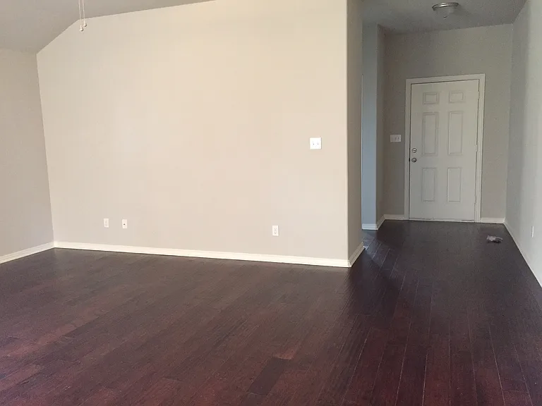 3115 N Hickory St — Photo 3