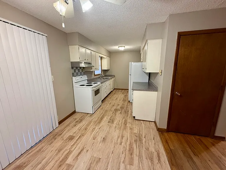 2285 Highview Dr — Photo 5