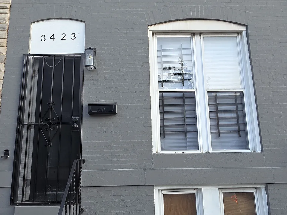 3423 E Lombard St