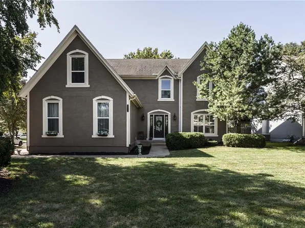8901 W 125th Ter, Overland Park, KS 66213