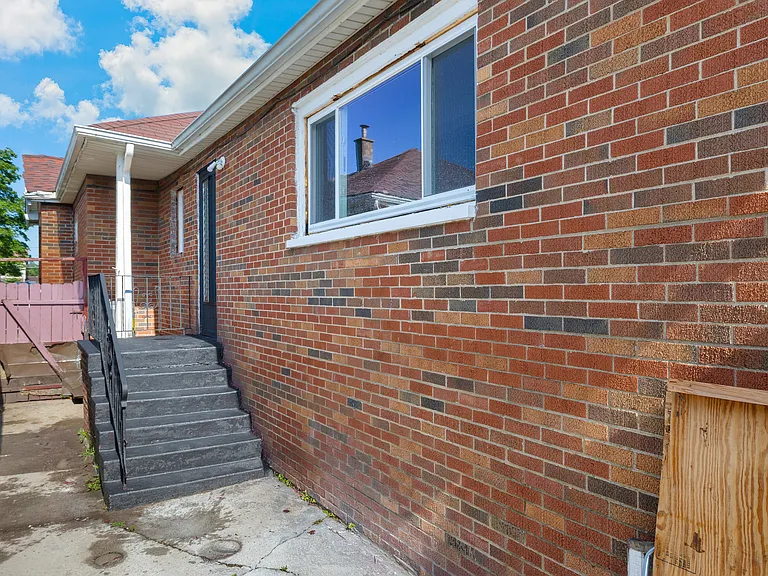 10205 S Yale Ave — Photo 26