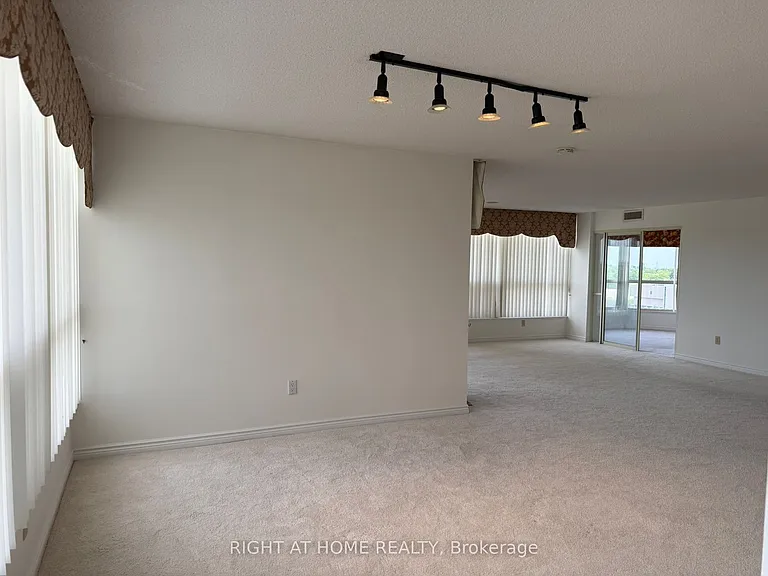 7300 Yonge St #1604 — Photo 26