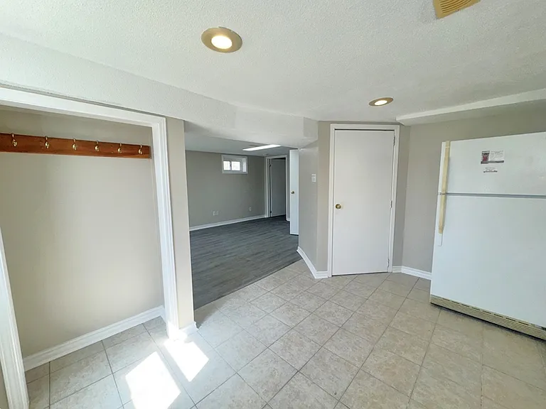 79 Grove St E — Photo 4