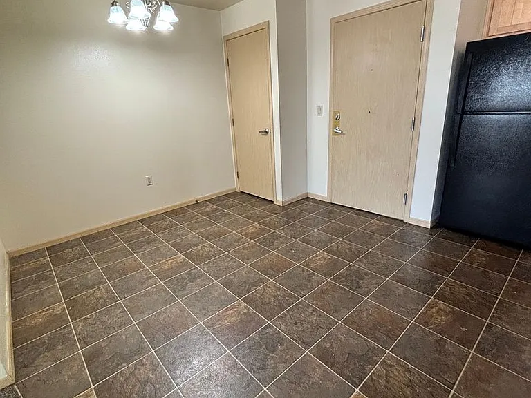2730 W Lisbon Ave — Photo 1