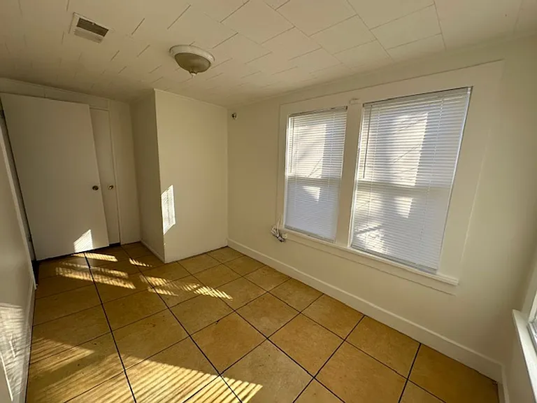 881 Ross Ave — Photo 11