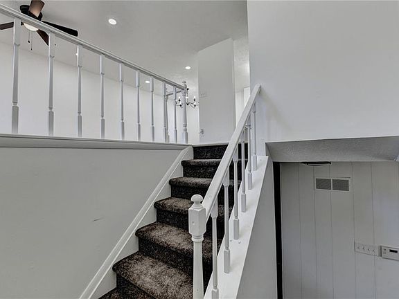 3rd image of 1018 Martin Rd