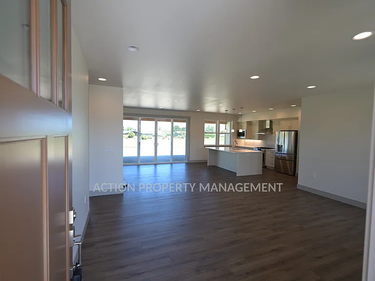 114 Turner Pl — Photo 4