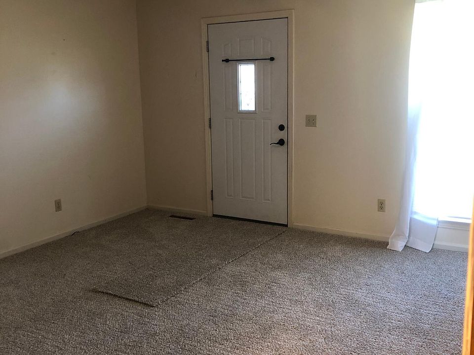 1st image of 912 Bagwell Dr #1
