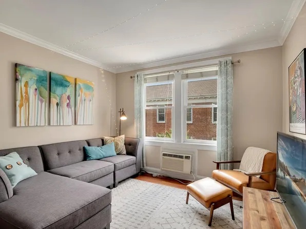 906 S Washington St APT 310, Alexandria, VA 22314