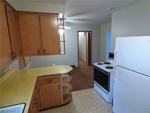 5th image of 5823 Sarah Ave NW