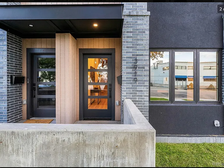 3919 Cook St — Photo 21