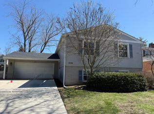 939 Wayne Ave, Deerfield, IL 60015
