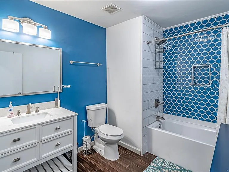 2456 Harwood Dr — Photo 3