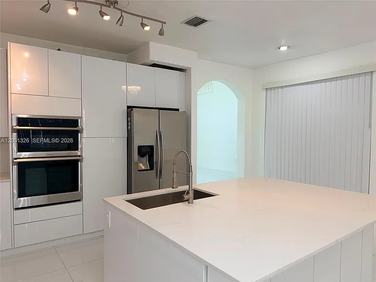 3802 SW 165th Ter — Photo 4