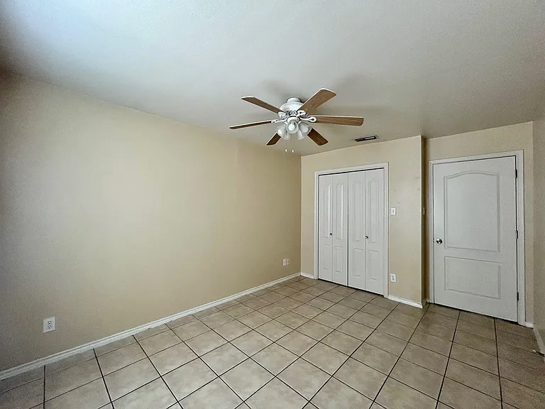 203 Martingale Ln #40 — Photo 13
