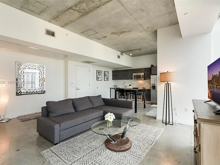 151 SE 1st St #3408 — Photo 6