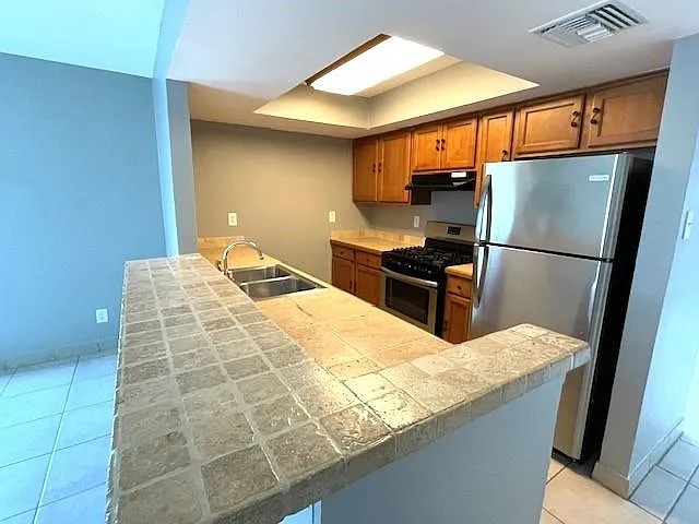 2 bed, 1.5 bath, 975 sqft, $1,200 — Photo 4