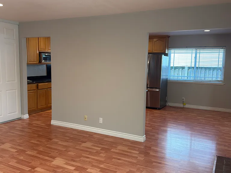 4782 Oyster Bay Dr — Photo 3