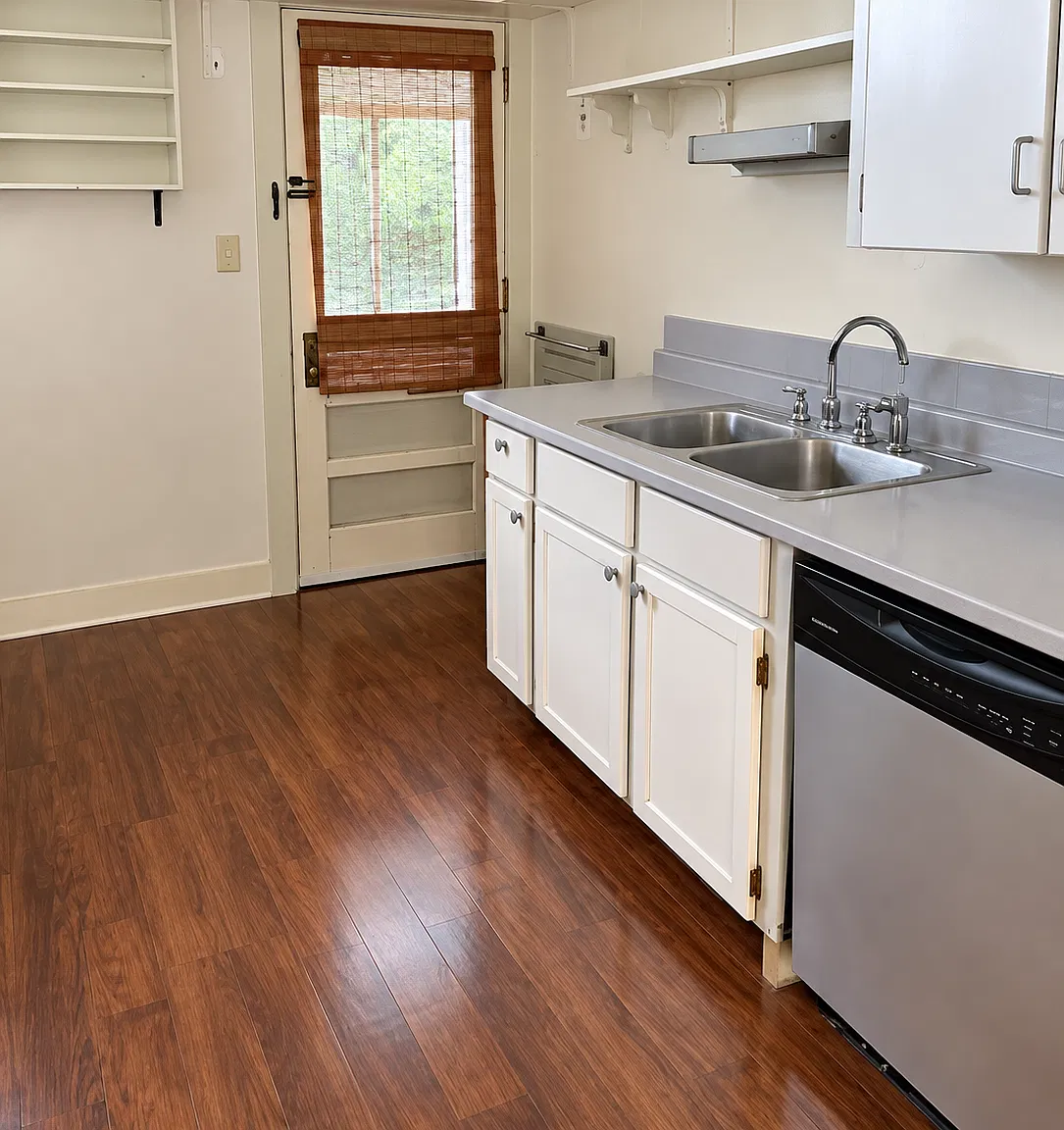 2 bed, 850 sqft, $2,200 — Photo 3