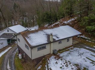 429 Dogpatch Ln, Altoona, PA 16601