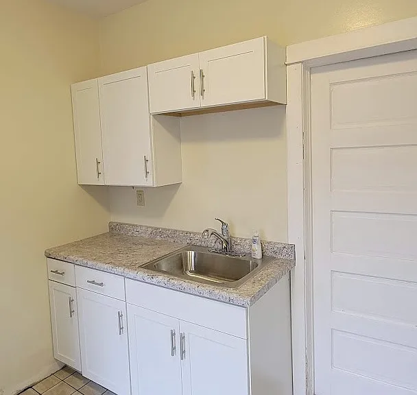 219 W 3rd St #2 — Photo 14