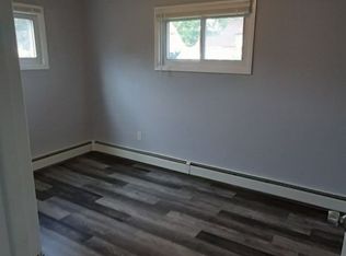 102 Goldengate Rd, Levittown, PA 19057