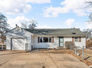 403 38th St, East Moline, IL 61244