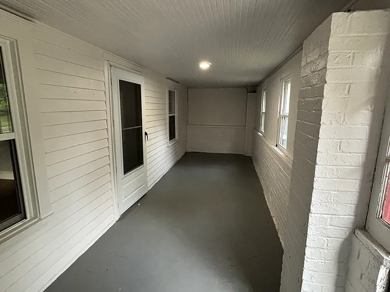 837 Leonard St — Photo 3
