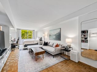 393 W 49th St APT 2I, New York, NY 10019