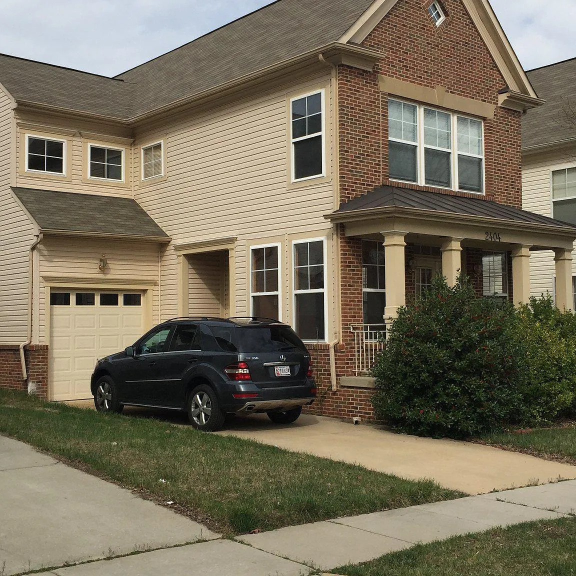 4 bed, 5.0 bath, 2894 sqft, $3,400 — Photo 1