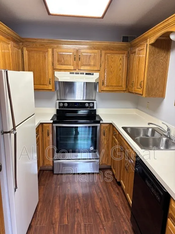2 bed, 2.0 bath, $1,795 — Photo 4