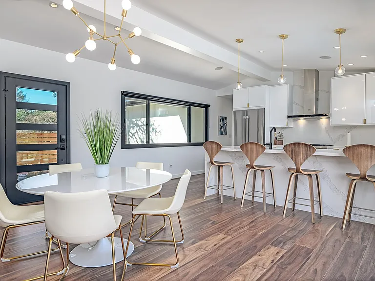 Los Robles Dr — Photo 17