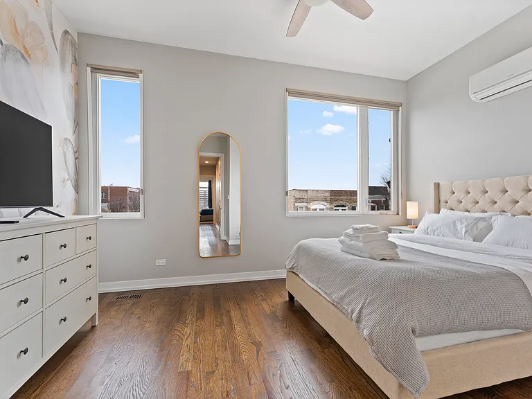 2437 W Jackson Blvd — Photo 15
