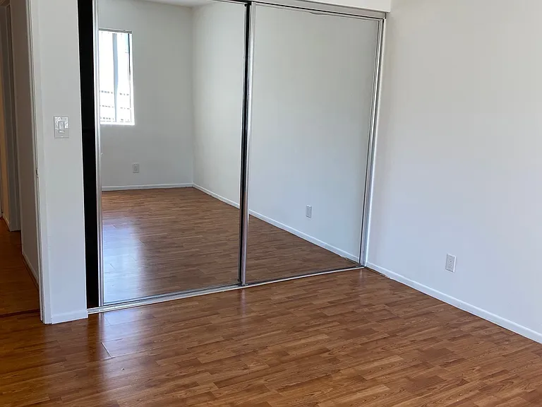 5246 Agnes Ave #204 — Photo 4