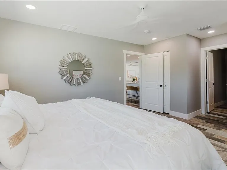 411 87th Ave — Photo 24