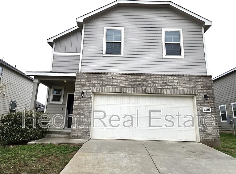2440 Ayers Dr — Photo 1