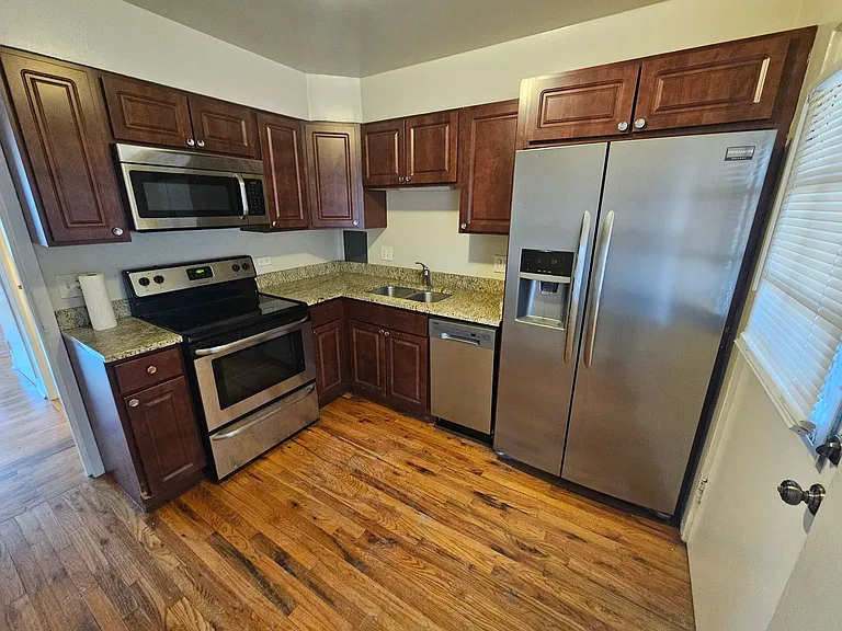2104-24 W. Foster Ave — Photo 19