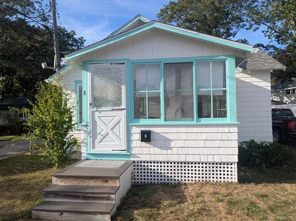 8 Glenwood Ln, Old Orchard Beach, ME 04064