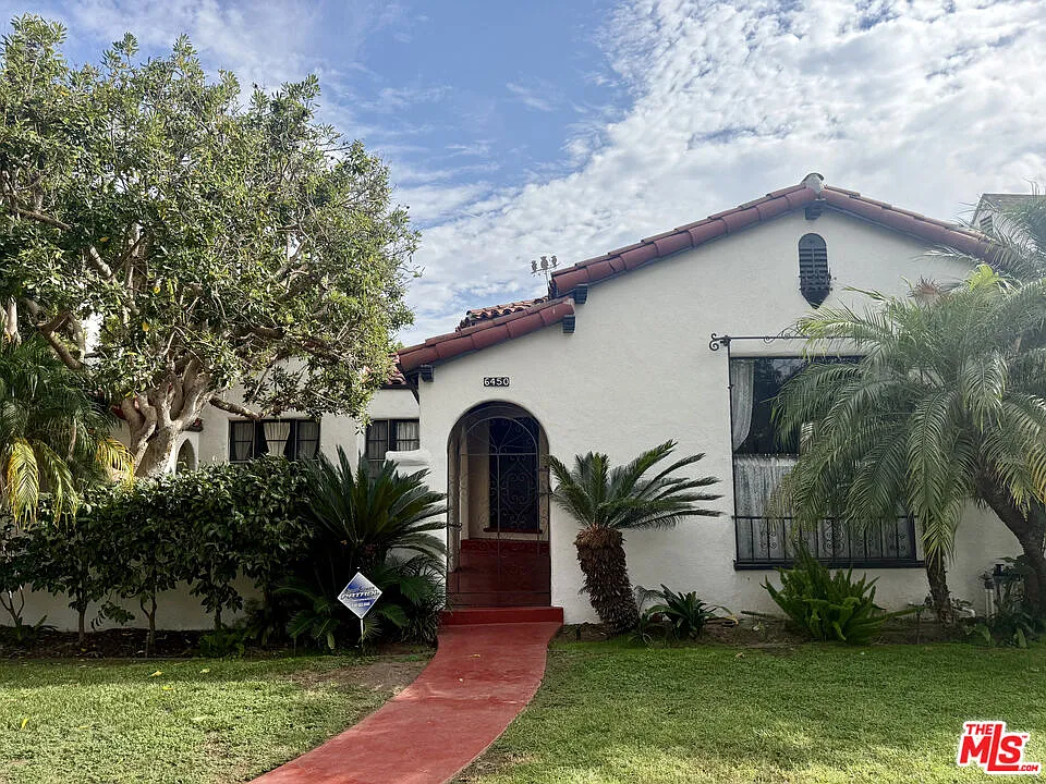 3 bed, 2.0 bath, 2122 sqft, $7,500 — Photo 2