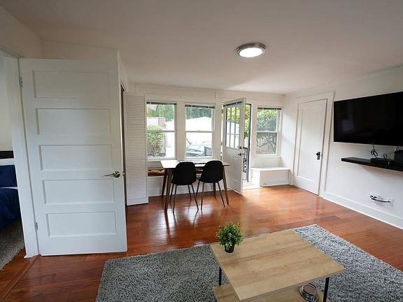 3rd image of 307 N San Mateo Dr #309